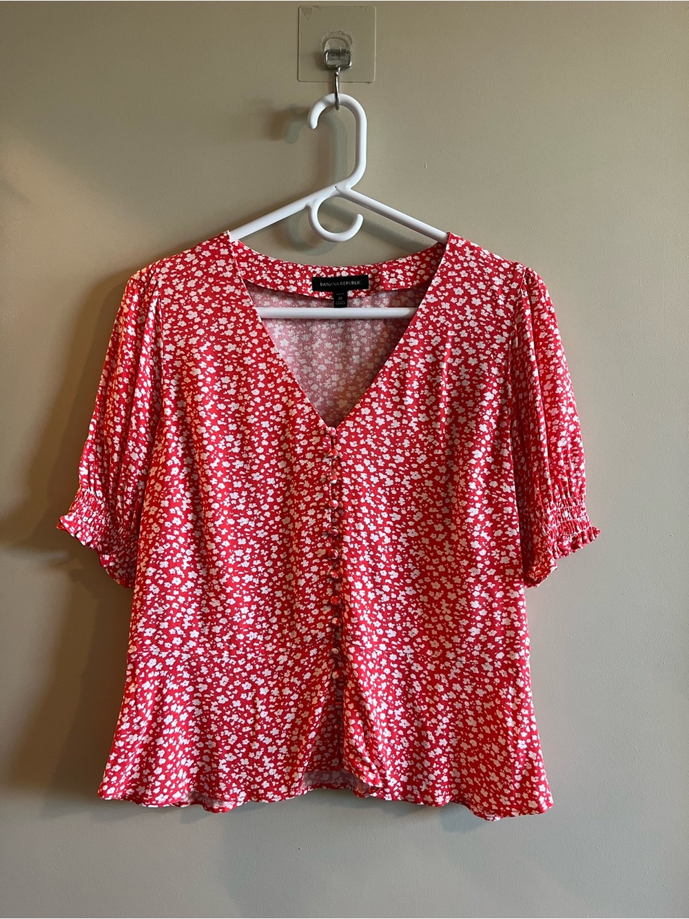 Banana Republic Red Floral Button-Up Blouse – Puff Sleeve Peplum Top (M)